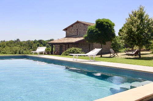 Farmhouse with private pool and Jacuzzi, with a splendid view of Lake Bolsena