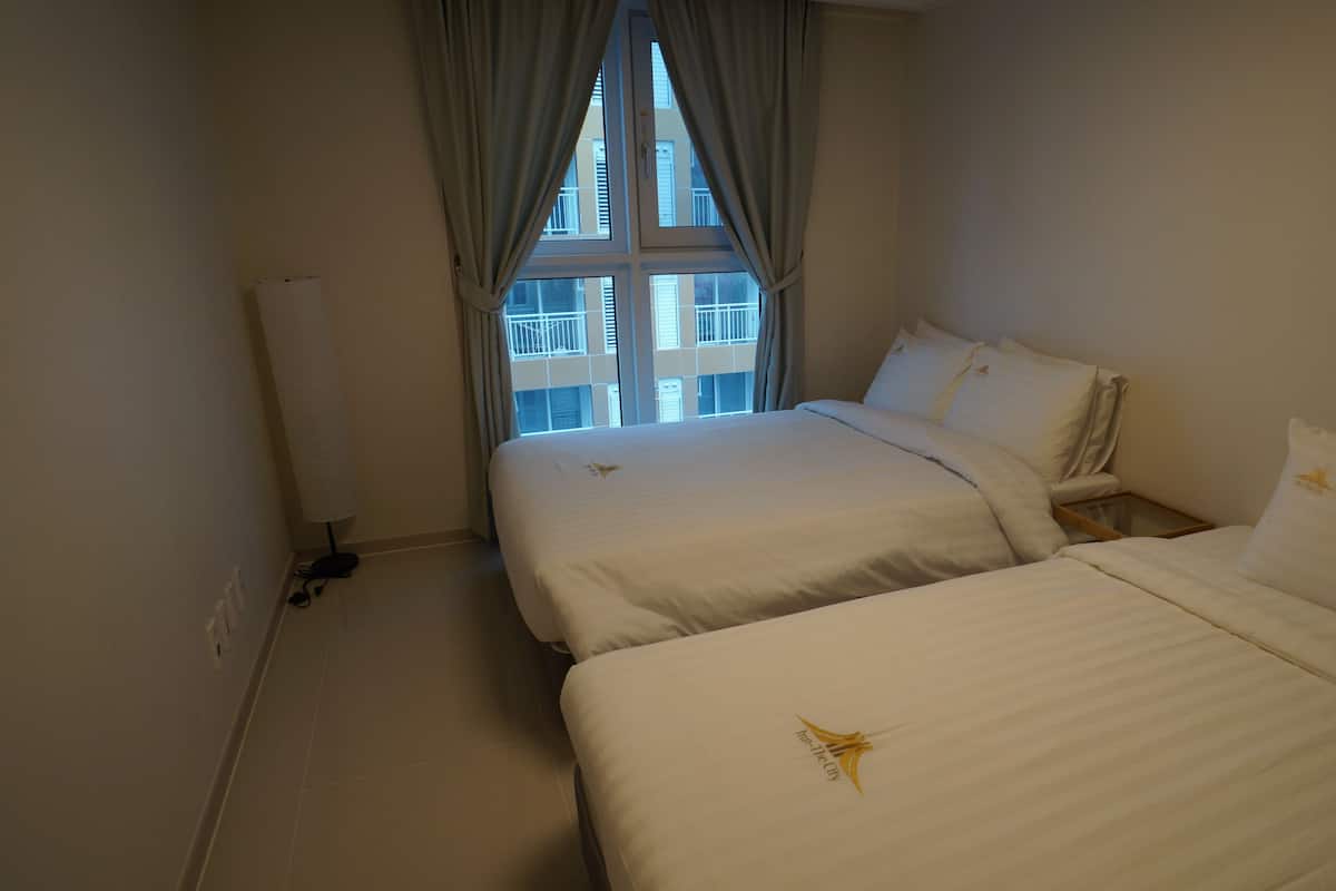 Desk, free WiFi, bed sheets