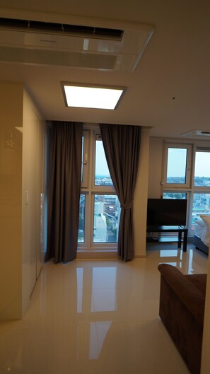 Deluxe Double Room, 1 Double Bed | Desk, free WiFi, bed sheets - Inn the city Residence Songtan (Pyeongtaek)