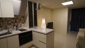 Suite, 1 Bedroom | Private kitchenette | Full-size fridge, stovetop, cookware/dishes/utensils - Inn the city Residence Songtan (Pyeongtaek)