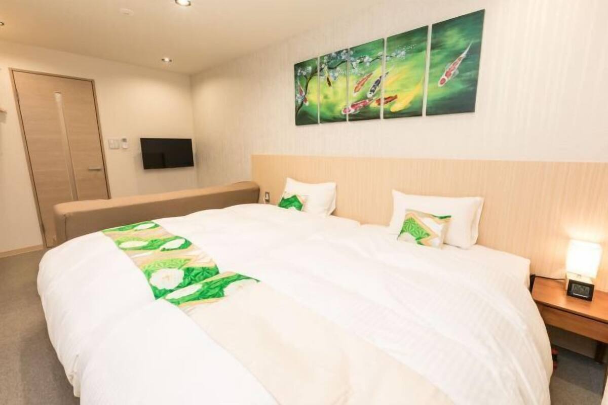 1 bedroom, in-room safe, desk, WiFi (free)