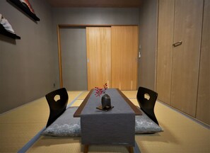 Private Vacation Home | 1 bedroom, down comforters, desk, iron/ironing board - Kamo-Zen (Kyoto)