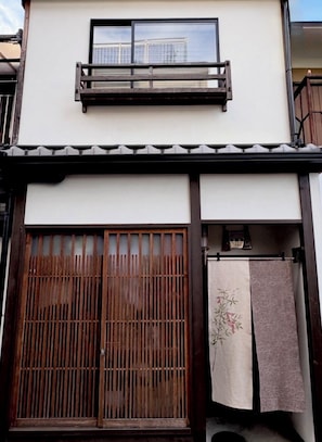 Exterior - Kamo-Zen (Kyoto)