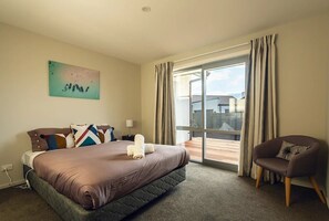 House, 5 Bedrooms, Lake View | 5 bedrooms, desk, iron/ironing board, free WiFi