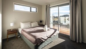 House, 5 Bedrooms, Lake View | 5 bedrooms, desk, iron/ironing board, free WiFi - Josephine Lakeview Lodge (Lake Tekapo)
