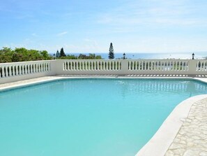 2 outdoor pools