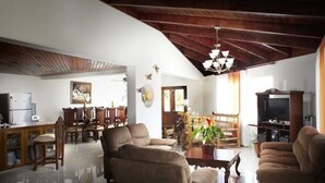 Familienvilla, 5 Schlafzimmer, Nichtraucher | Wohnzimmer
