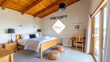 Ferienhaus, 3 Schlafzimmer, Seeblick | 3 Schlafzimmer, BĂŒgeleisen/BĂŒgelbrett, kostenloses WLAN, BettwĂ€sche