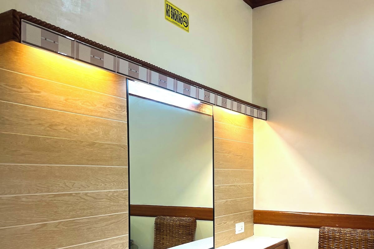 Minibar, desk, free WiFi, bed sheets