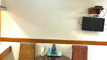 Minibar, Schreibtisch, kostenloses WLAN, Bettwäsche