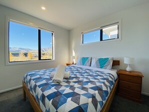 House, 3 Bedrooms, Lake View | 3 bedrooms, iron/ironing board, free WiFi, bed sheets - Flat White Lake View Lodge (Lake Tekapo)
