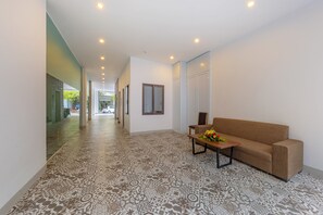 Interior entrance - Granda West Lake Apartment (Hanoi)