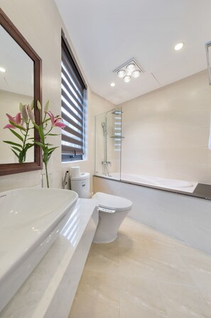 Studio | Bathroom - Granda West Lake Apartment (Hanoi)