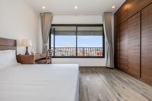 Premium bedding, desk, blackout drapes, free WiFi - Granda West Lake Apartment (Hanoi)