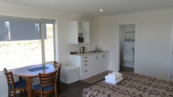 House, 3 Bedrooms, Lake View | Living area | Fireplace