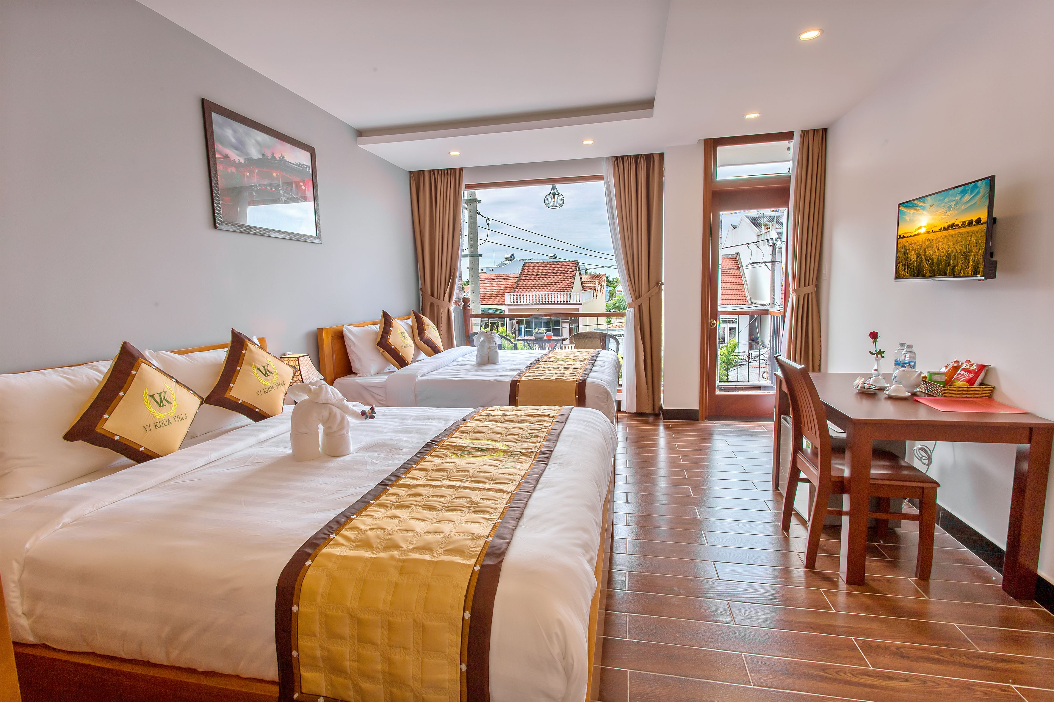 family room, balcony, city view | minibar, desk, blackout curtains, free wifi