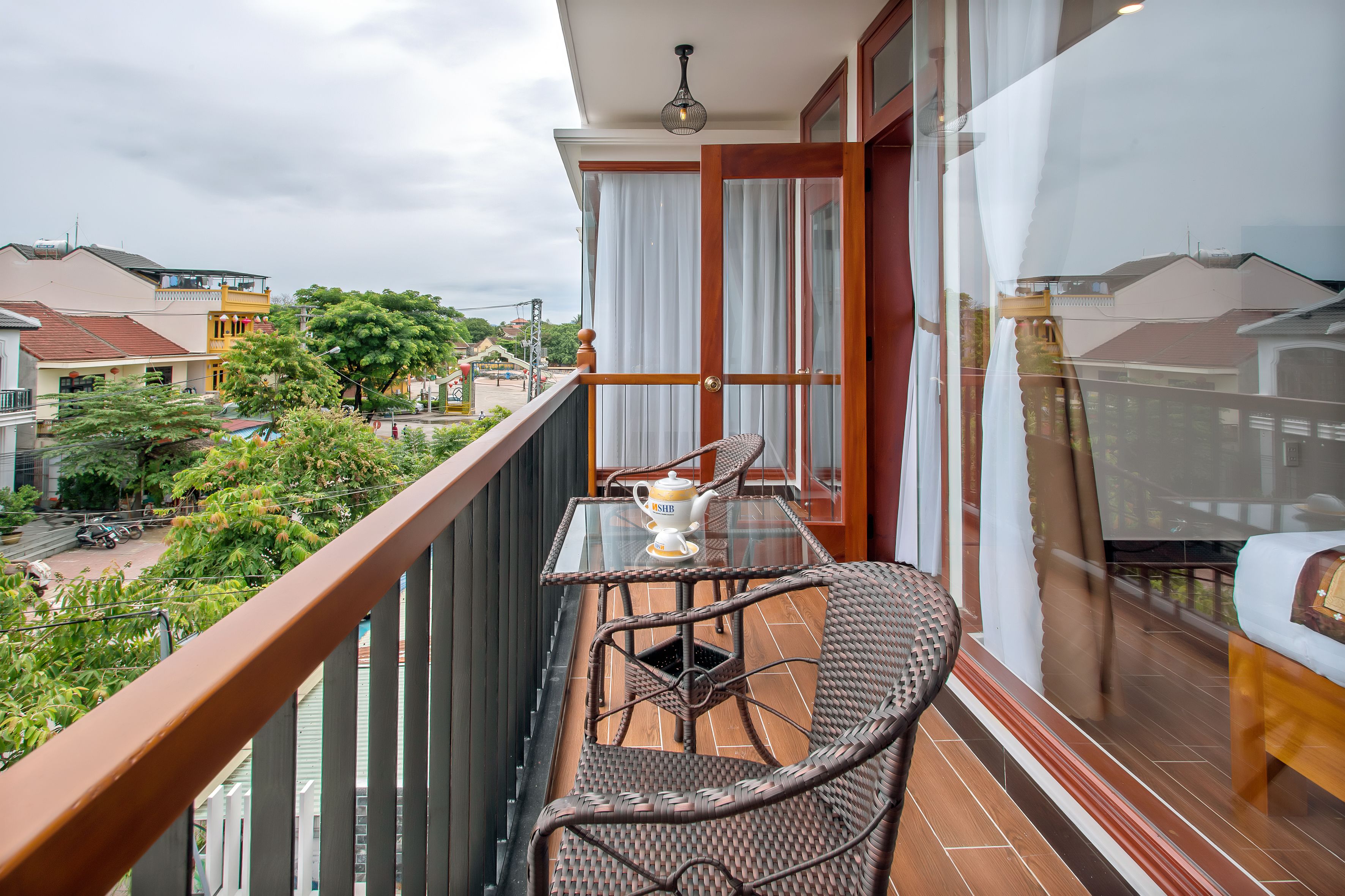 family room, balcony, city view | terrace/patio