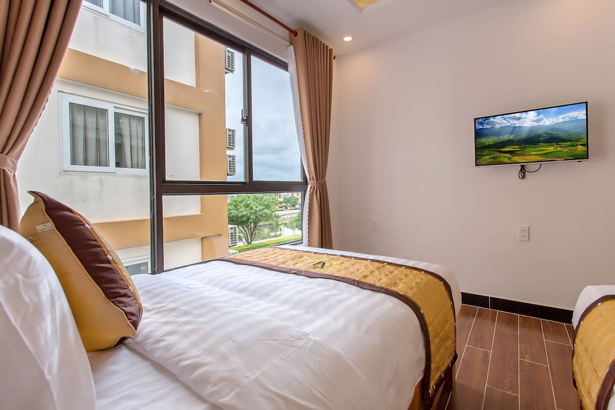 Superior Twin Room | Minibar, desk, blackout drapes, free WiFi