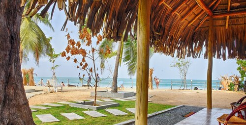 Royal Beach Arugambay