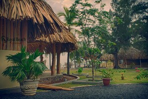 Vista frontal de la propiedad