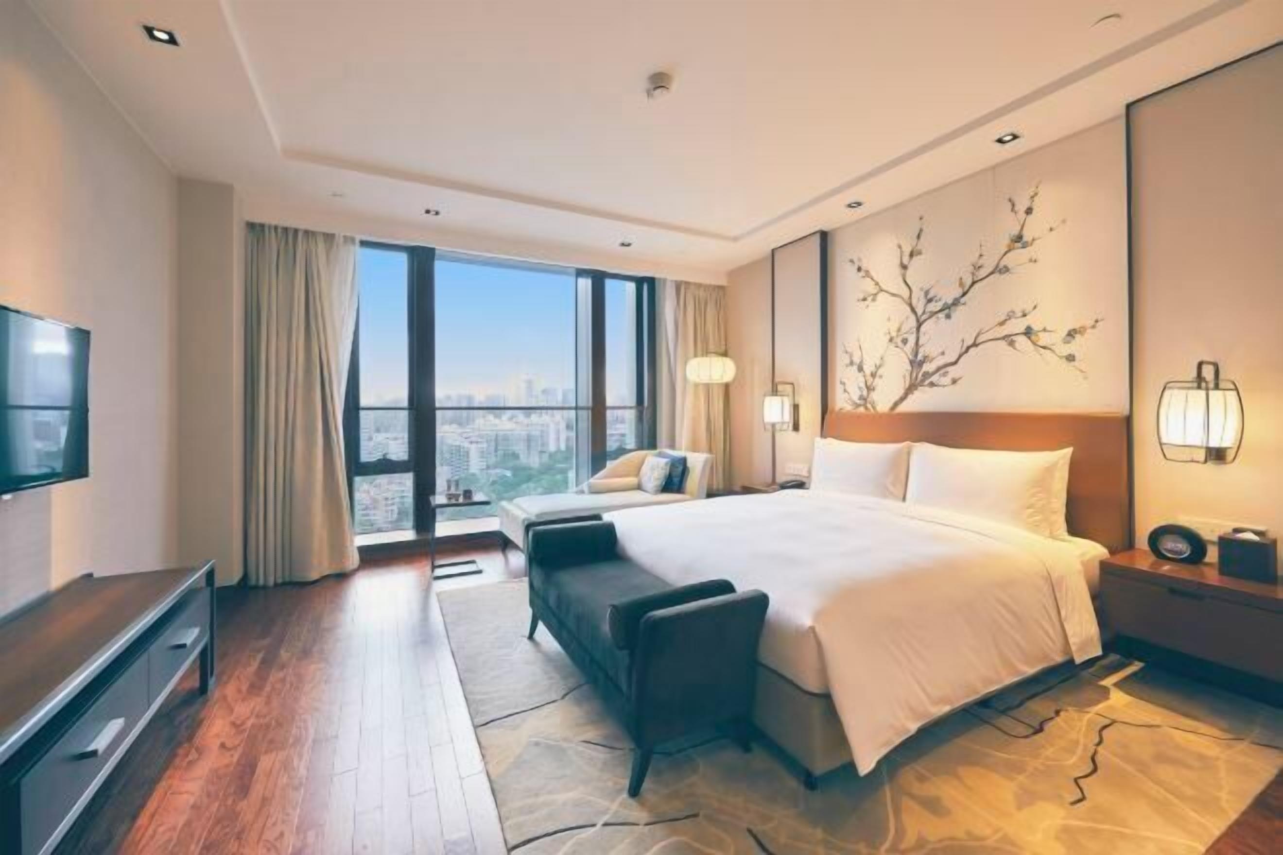 1 dormitori, minibar, caixa forta a l'habitació i escriptori 