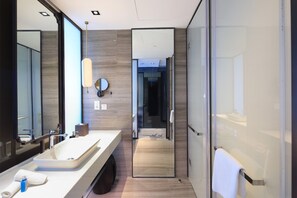 Articles de toilette gratuits, sèche-cheveux, chaussons