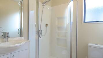 House, 1 Bedroom, Lake View | Bathroom | Shower, towels