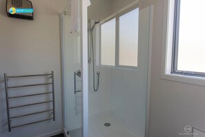 Casa, 5 quartos, vista para o lago | Chuveiro