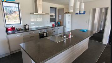 House, 5 Bedrooms, Lake View | Private kitchen | Full-size fridge, microwave, oven, stovetop