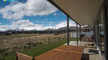 House, 5 Bedrooms, Lake View | Terrace/patio