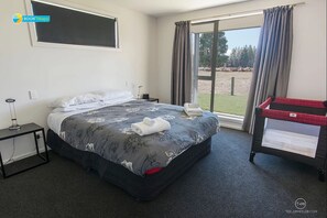 Casa, 5 habitaciones, vistas al lago | 5 dormitorios, tabla de planchar con plancha, wifi gratis y ropa de cama