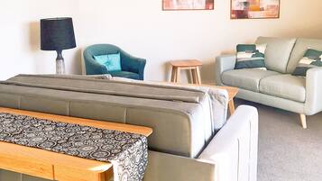 TV connectée de 40 pouces avec chaßnes numériques, télévision