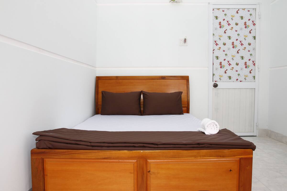 Kamar Deluks | Meja kerja, Wi-Fi gratis, dan seprai linen