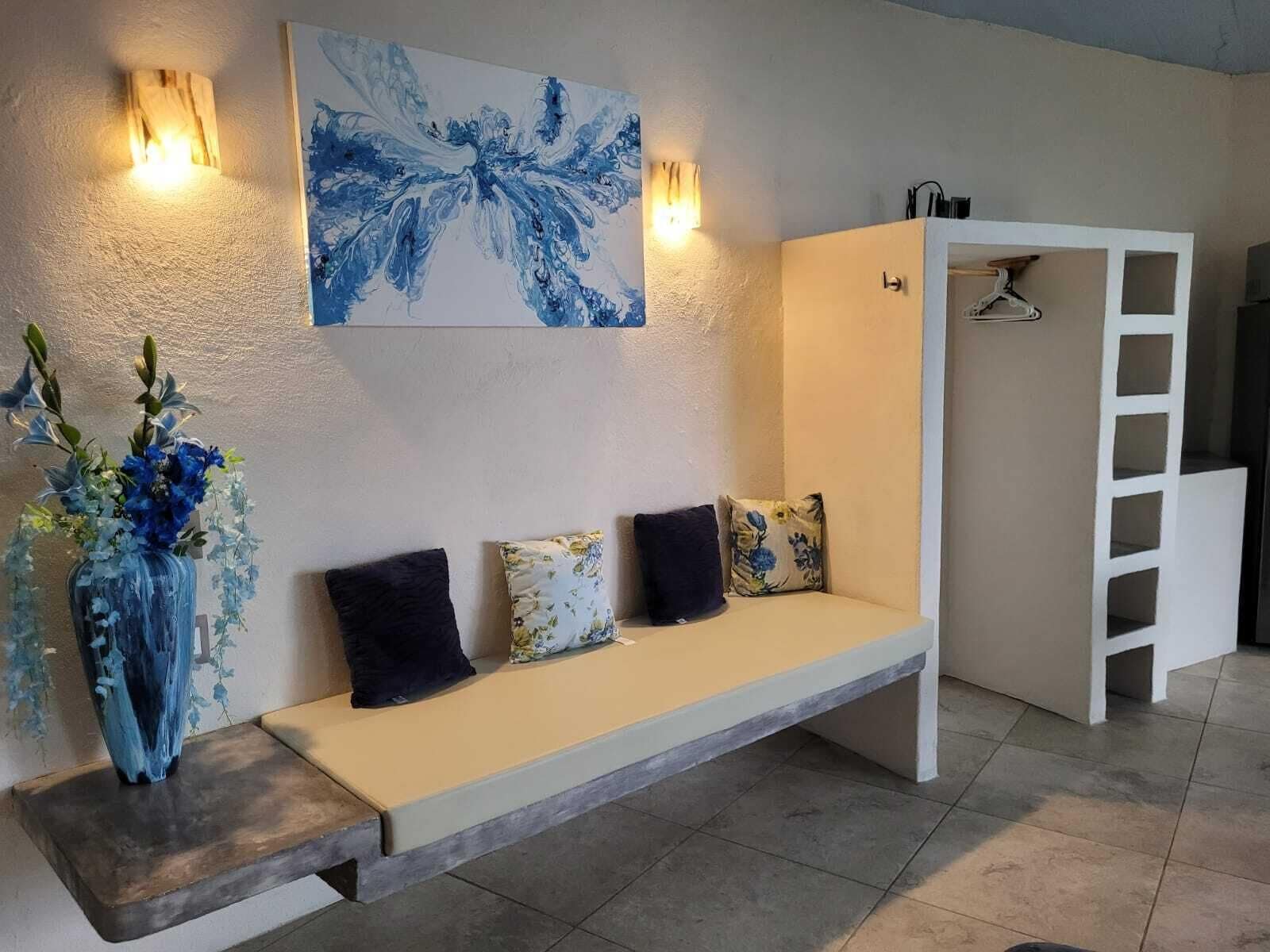 Deluxe Studio Suite | Living area