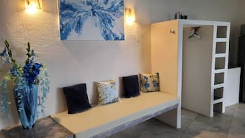 Deluxe Studio Suite | Living area