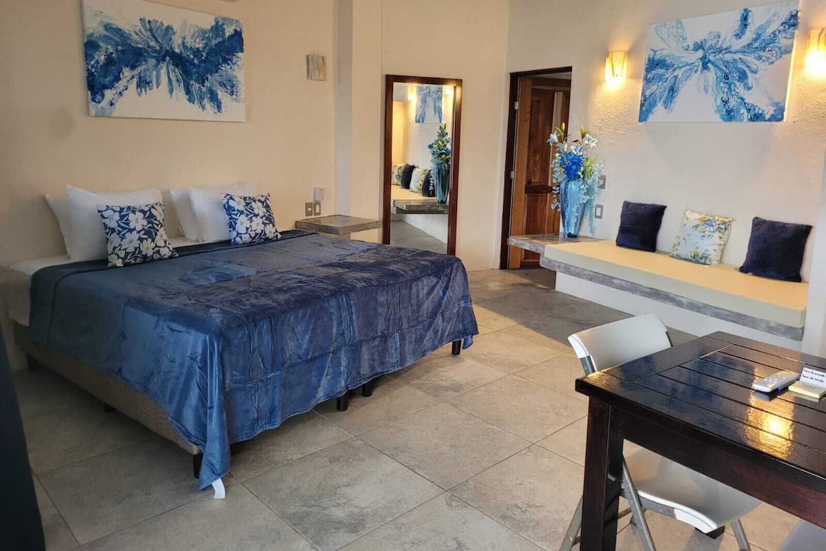 Deluxe Studio Suite | 1 bedroom, in-room safe, blackout curtains, free WiFi