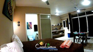 Comfort Suite, 1 King Bed, Ocean View, Oceanfront R1 | Private kitchen