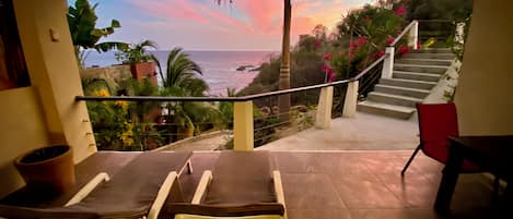 Comfort Suite, Ocean View, Oceanfront R4 | 露台/庭院