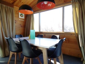 Casa, 2 quartos | Opções para refeição no quarto