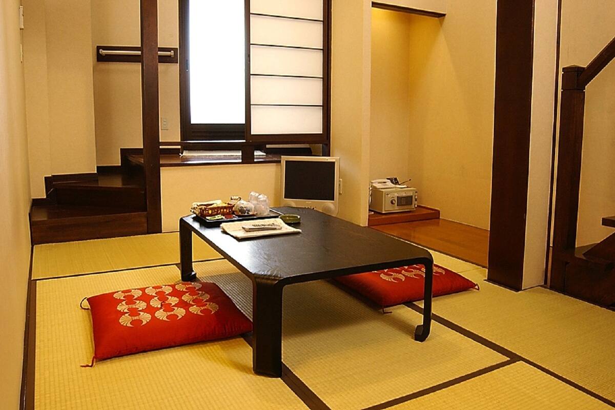 Japanese-style Room | In-room safe, desk