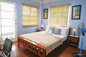 House, 5 Bedrooms - Charming Tagaytay Vacation Home (Tagaytay)