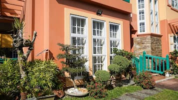 House, 5 Bedrooms | Garden view