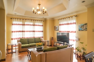 House, 5 Bedrooms | Living area | Flat-screen TV