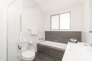 Bathroom - Wallsend on Longworth (Wallsend)