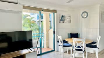 Apartamento, 2 quartos | Sala de jantar