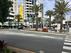 Exterior - CHA Private Apts Aruba Beach (Broadbeach)
