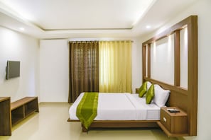 Quarto luxo | Ferros/tábuas de passar roupa, camas extras/dobráveis, Wi-Fi de cortesia
