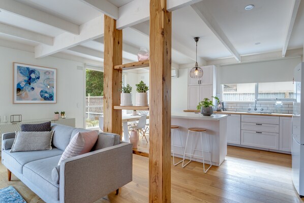 House, Multiple Beds, Non Smoking | Living room