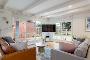 House, Multiple Beds, Non Smoking | Living room