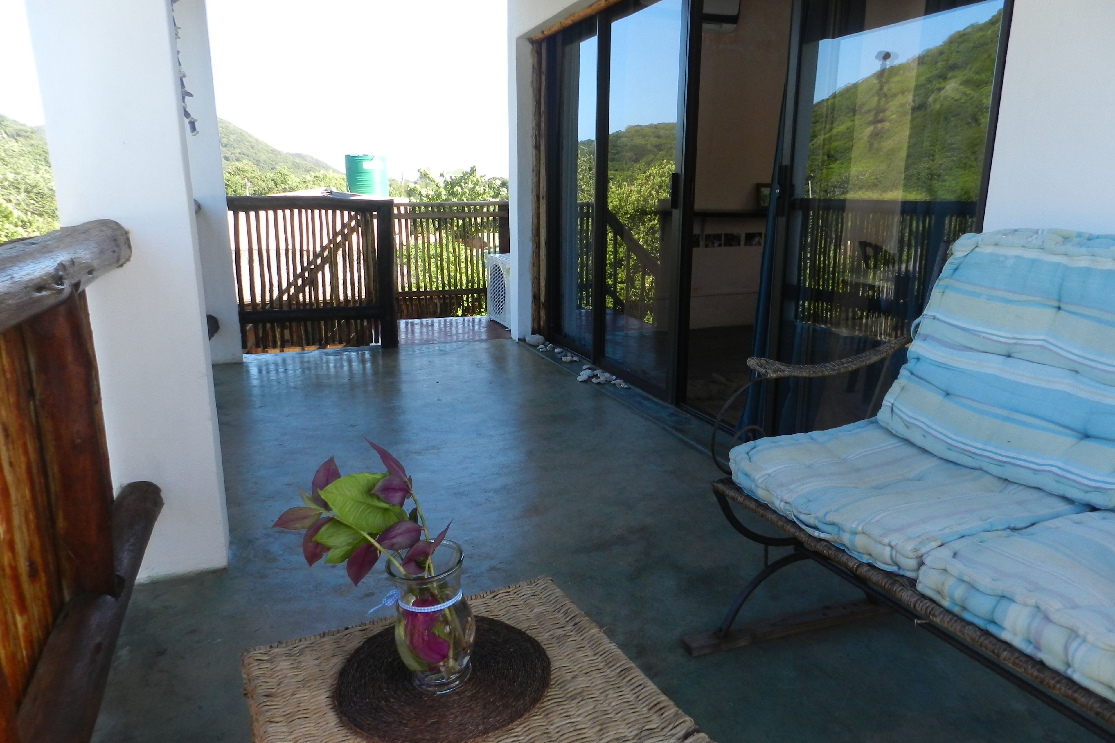 Bangalô luxo, 1 cama King, sacada, vista para a piscina | Sacada